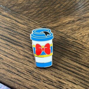 Disney Coffee Cup Pin Donald Duck from mystery pack
